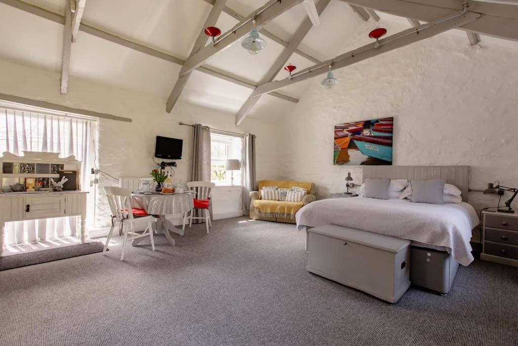 Chypons Farm Bed & Breakfast Пензанс Екстериор снимка